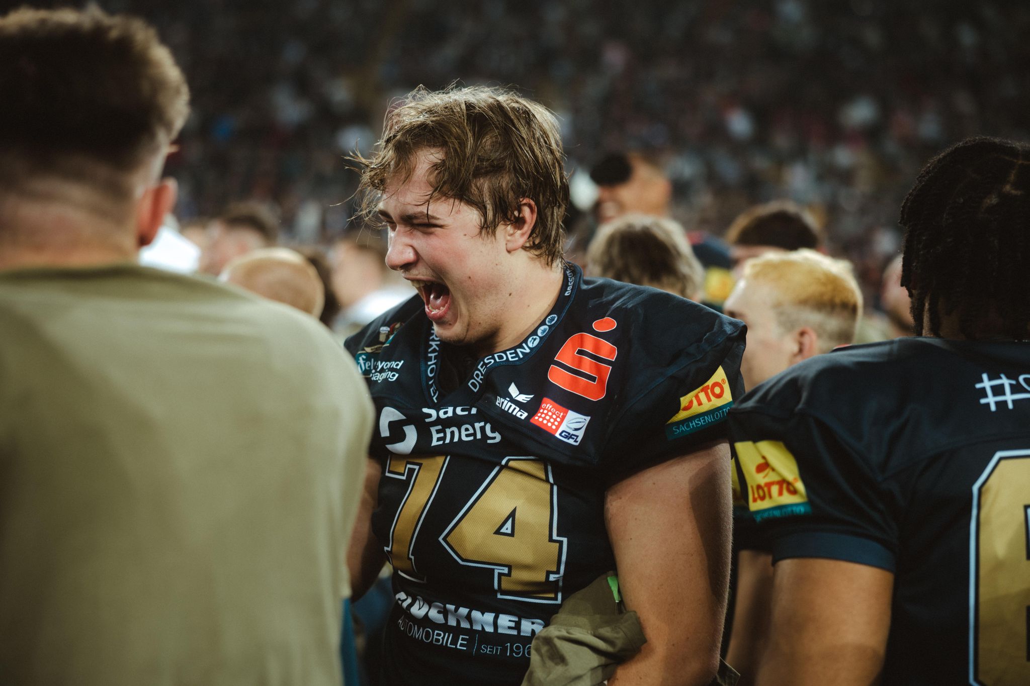 Monarchs-Spieler nach dem Titelgewinn